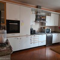 cucina completa di elettrodomestici