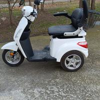 Scooter elettrico per anziani e disabili