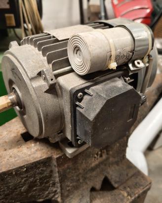 Motore elettrico monofase 0,37 kW