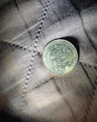 200 delle vecchie lire italiane 