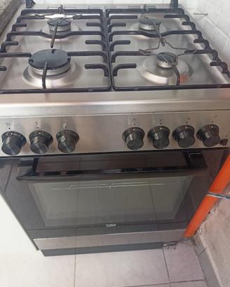 Cucina a gas Beko con forno elettrico ventilato