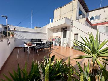 CENTRO - CASA INDIPENDENTE CON TAVERNETTA E TERRAZ