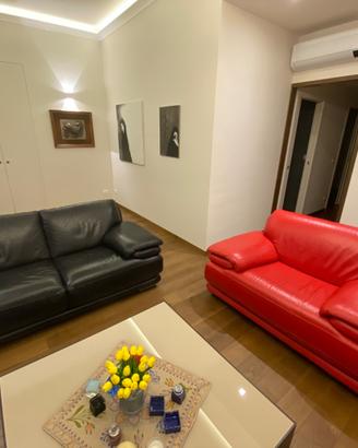 Divani in pelle di Chateau d’Ax e tavolo