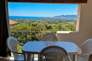 Appartamenti a Budoni con piscina e vista mare