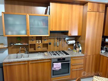 Cucina completa di elettrodomestici!