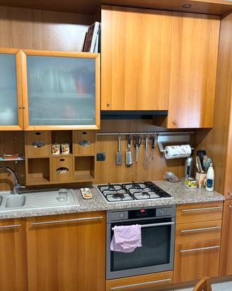 Cucina completa di elettrodomestici!