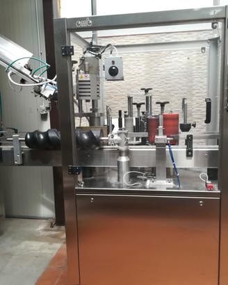 Etichettatrice-Capsulatrice Lineare OMB 2.500 BPH