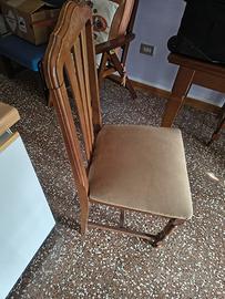 Tavolo in legno completo di 6 sedie