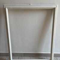 Cornice bianca in legno
