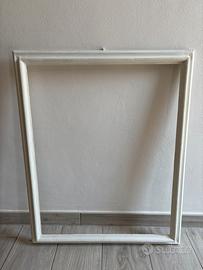 Cornice bianca in legno