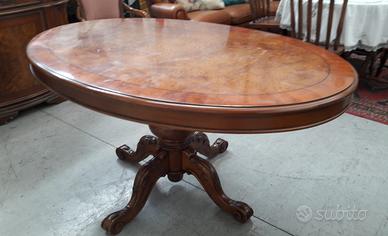 Tavolo ovale in radica