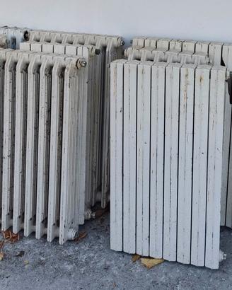 8 Termosifoni/ Radiatori in ghisa in blocco