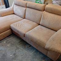 divano in velluto sfoderabile con chaise longue