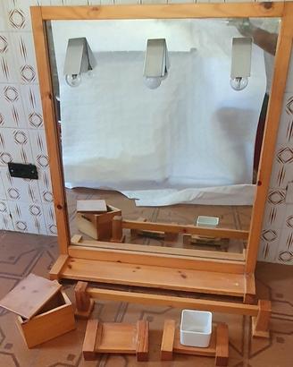Specchiera e kit accessori bagno in legno