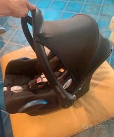 Seggiolino auto ovetto Bébé Confort 0–13 kg – €45
