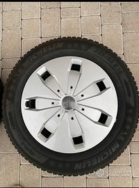 Gomme invernali con cerchi in ferro e borchie