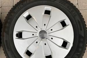 Gomme invernali con cerchi in ferro e borchie