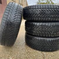 Pneumatici 185/65-15 con cerchi