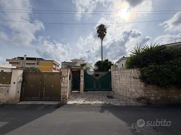 CASA SEMINDIPENDENTE A BRINDISI