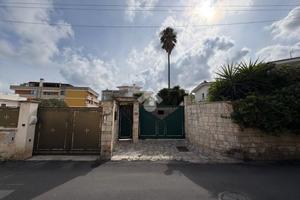 CASA SEMINDIPENDENTE A BRINDISI