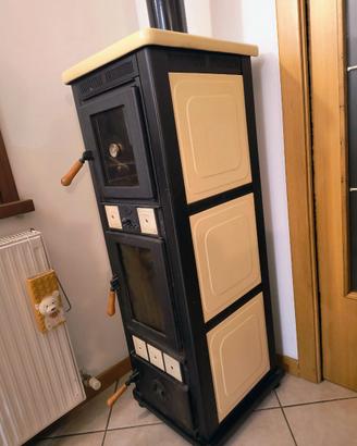 Stufa a legna con forno