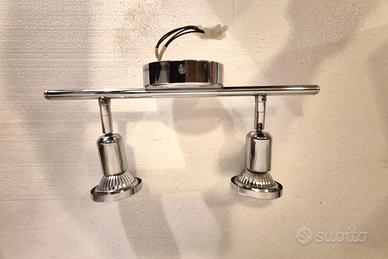 Lampadario barra a soffitto con faretti a snodo
