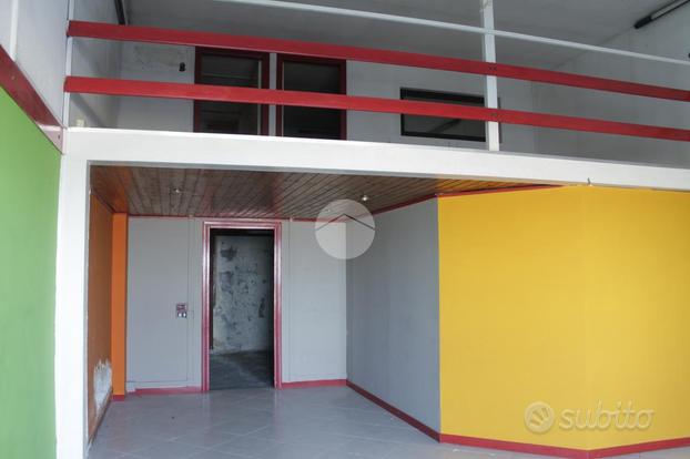 NEGOZIO A TIVOLI