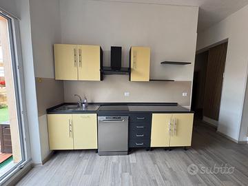 Cucina completa+mobile TV+elettrodomestici nuovi
