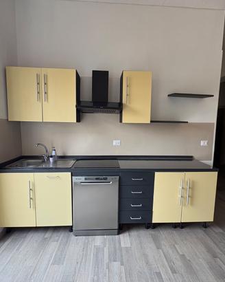 Cucina completa+mobile TV+elettrodomestici nuovi