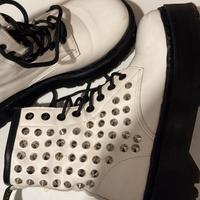 Dr. Martens bianchi
