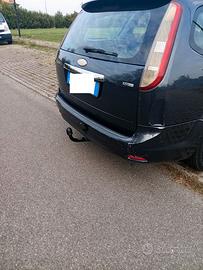 Ford Focus sw e gancio traino
