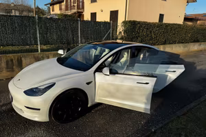 Tesla Model 3 LR AWD con Acceleration Boost