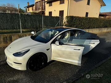 Tesla Model 3 LR AWD con Acceleration Boost