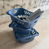 Carrello con cestini in plastica