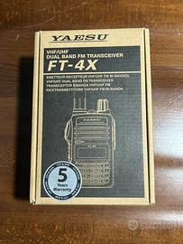 Scatola e manuale Yaesu FT-4X