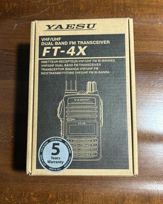 Scatola e manuale Yaesu FT-4X