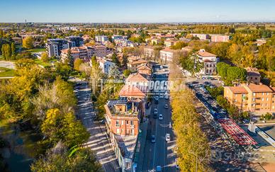 NEGOZIO DI AMPIE METRATURE IN PIENO CENTRO AL PAES