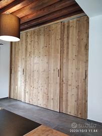 4 porte sospese scorrevoli in legno vecchio