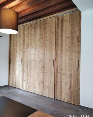 4 porte sospese scorrevoli in legno vecchio