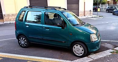 auto compatta e spaziosa ideale per la città 