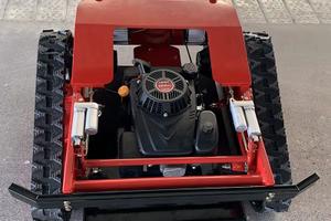 Tagliaerba robot telecomandato con cingoli in gomm