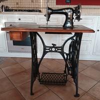 Macchina da cucire d'epoca