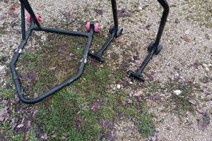 Cavalletti alzamoto e blocca ruota furgone