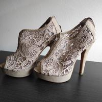 Sandali donna beige con pizzo 