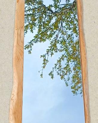 Specchio verticale in legno
