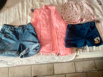 set pantaloncini e piumino smanicato