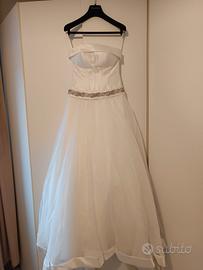 Abito da sposa con strascico 