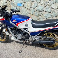 Honda VF 750 F RC 15