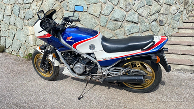 Honda VF 750 F RC 15