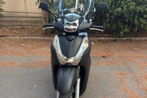 Moto SH 300 Palermo (zona Baida)